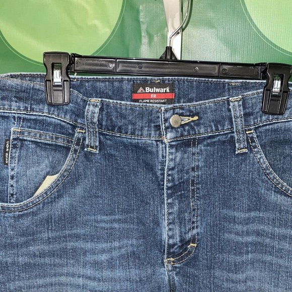 BULWARK Men's FLAME RESISTANT (FR) jeans in MEDIUM WASH sz 32" x 32" - VGUC - Picture 2 of 11